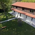 Vila J *