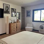 Vila J *