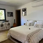 Vila J *